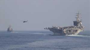 سقطا على بعد 10 أميال منها.. الحوثيون أطلقوا صاروخين باليستيين على سفينة أمريكية في خليج عدن