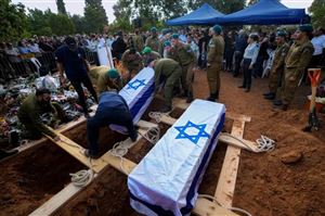 جيش الاحتلال الإسرائيلي يكشف أسماء ورتب بعض ضباط جيشها الذين قتلوا في الحرب
