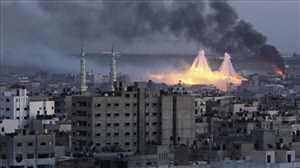 جيش الاحتلال يقصف مراكز إيواء بقنابل حارقة في غزة