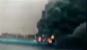 اصابة سفينة جديدة قرب باب المندب بصاروخ واشتعال النيران فيها
