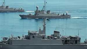 تصاعد الوجود العسكري الأجنبي في البحر الأحمر وخطره على اليمن المفتت"تحليل"