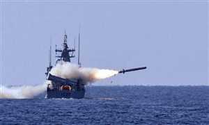 البحرية الأمريكية تعترض طائرات مسيرة وصواريخ أطلقها الحوثيون "نحو ممرات الشحن الدولية" في البحر الأحم