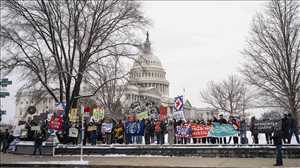 نشطاء يتظاهرون في الكونغرس الأمريكي للمطالبة بوقف الهجمات على غزة