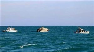 البحرية البريطانية: ثلاثة زوارق تقترب من سفينة تجارية قبالة سواحل اليمن