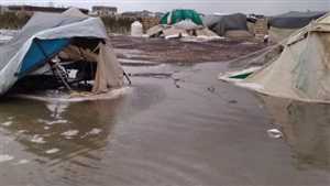 تقرير حكومي: تضرر آلاف الاسر النازحة في مأرب جراء سيول الأمطار خلال الأيام الماضية