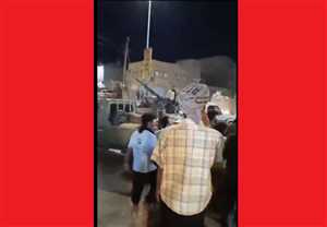 مظاهرات في مدينة عتق وحراسة المحافظ تعتدي عليها وتختطف خمسة مواطنين