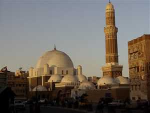 بسبب صلاة التراويح.. مليشيات الحوثي تداهم عدد من مساجد صنعاء