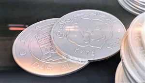 لمواجهة مشكلة العملة التالفة.. البنك التابع للحوثيين في صنعاء يعلن إصدار عملة معدنية جديدة فئة مئة ريال