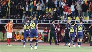 Galatasaray-Fenerbahçe Süper Kupa maçı yarım kaldı: Fenerbahçe sahadan çekildi