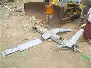 صور لسقوط طائرة حوثية في محافظة أبين
