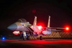 الطيران الأمريكي يستهدف بغارات ليلية مواقع الحوثيين بالحديدة