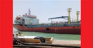 إعادة تعويم باخرة "بيجاسوس" الجانحة في ميناء نشطون بمحافظة المهرة