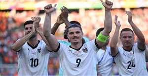 النمسا تفوز على هولندا وتنتزع صدارة المجموعة الرابعة وفرنسا تكتفي بالتعادل مع بولندا في الجولة الثالثة