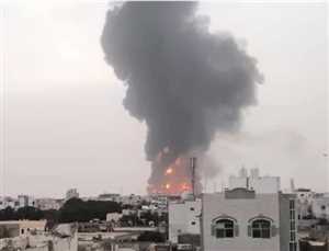 İsrail bombalamasından üç gün sonra Hudeyde Limanındaki bir petrol tankında patlama