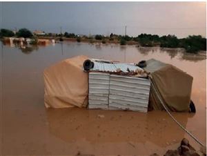 بينما يُسقِط العالم المساعدات جواً في المناطق المنكوبة.. للأمم المتحدة في اليمن أسلوب جديد (صور)