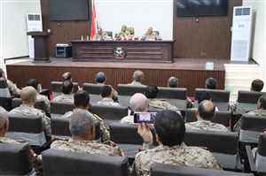 استعداداً لمعركة حاسمة مع الحوثيين.. رئيس الأركان يعقد اجتماعاً عسكرياً موسعاً في عدن