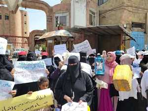 Women Protest in Taiz Over Deteriorating Living Conditions and Service Collapse