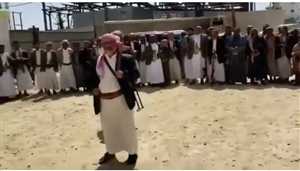 شاهد ..تصاعد الغضب القبلي ضد الحوثيين.. شيخ بارز من قبيلة حاشد يتهم الجماعة بـ"الخذلان" ويحذر من الانفجار