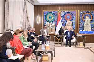 الرئيس العليمي يستقبل نائب أمين عام الاتحاد الأوروبي وسفير الاتحاد لدى اليمن