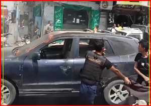 الحديدة.. شيخ قبلي يُشعل النار في سيارته احتجاجا على تعسف الحوثيين