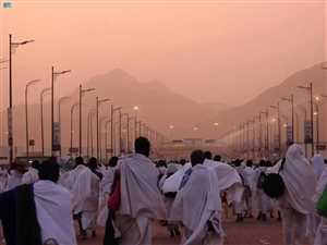 ضيوف الرحمن ينفرون إلى مزدلفة بعد أداء ركن الحج الأعظم بعرفات