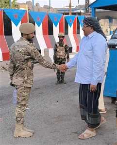دولة داخل دولة : الظهور الأول لشقيق الزُبيدي.. قائد ألوية الحماية الرئاسية يتفقد نقاط الانتشار في عدن