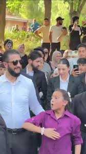 شاهد : جولة مفاجئة للرئيس السوري أحمد الشرع في حديقة تشرين.. استقبال شعبي حافل ومشهد مؤثر مع طفلة