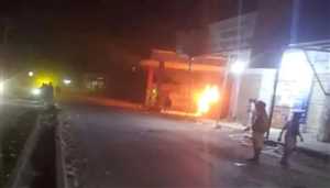 حريق هائل يلتهم محطة وقود في الجوف عقب هجوم مسلح.. وغياب تام للحوثيين عن موقع الحادث
