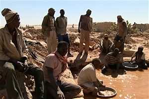 مأساة في مناجم الذهب شرق السودان.. مصرع عشرات المعدّنين بانهيار بئر في منطقة "هويد"