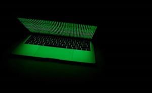 قراصنة يهددون بنشر رسائل بريد لمساعدي ترامب وأميركا تتهم إيران