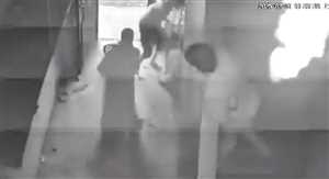 اعتداء مروّع على طبيبة نازحة من تعز من أسرة قيادي حوثي  يُفجّر غضباً شعبياً في إب وسط اتهامات بالتلاعب القضائي ( فيديو )