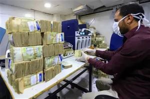 خبير اقتصادي يكشف الأسباب الحقيقية لارتفاع سعر الريال اليمني في مناطق الشرعية