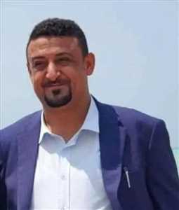احتجاز نائب مدير موانئ الحديدة مع أسرته في نقطة عسكرية بتعز رغم توجيهات المحافظ السماح بمروره
