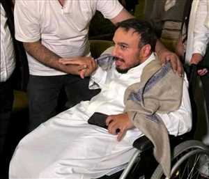 الظهور الإعلامي الأول لأحد أبناء الراحل علي صالح وهو مقعد على كرسي متحرك فمن هو ؟