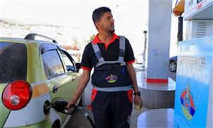 بعد تدخل البنك المركزي.. بن لزرق يكشف معلومات مهمة عن أسعار الوقود نهاية الأسبوع
