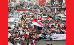 مسيرة حاشدة في تعز تضامنًا مع غزة وتنديدًا بجرائم الاحتلال