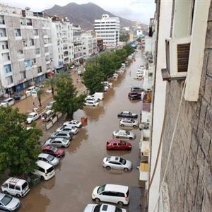 سيول جارفة تشل عدن.. أمطار غزيرة تعلن الطوارئ في ثماني مديريات