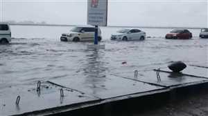 سيول جارفة تشل عدن.. الرئيس العليمي يتابع مع رئيس الوزراء خطط الإنقاذ والإصلاحات الاقتصادية ( فيديو سيول)
