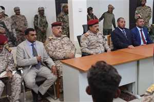 وزير الدفاع في سقطرى.. هل آن الآوان لحضور الدولة؟