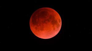 العالم على موعد مع خسوف كلي نادر يزين سماء العالم غداً الأحد  لمدة 83 دقيقة