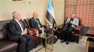 إسرائيل على أبواب عدن..وفد صحفي إسرائيلي يلتقي قيادات المجلس الانتقالي الجنوبي