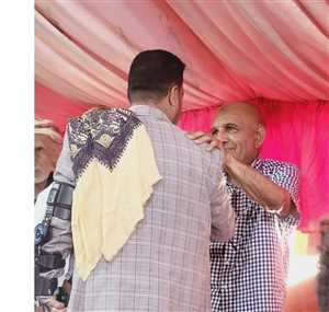 قائد عسكري يزور مخيم والد الشهيدة افتهان المشهري بتعز