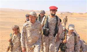 الجوف.. قائد المنطقة العسكرية السادسة يشدد على تأمين الطريق الصحراوي وتعزيز الجاهزية القتالية