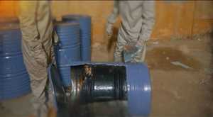 كانت في طريقها لجماعة الحوثي.. ضبط شحنة تحتوي على مواد كيميائية ومهام عسكرية في باب المندب (فيديو)