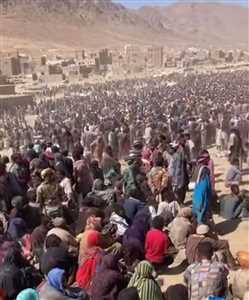 مخيمات غامضة ومخطط خطير.. الحوثيون يستقدمون آلاف الأفارقة إلى حدود السعودية ويهجّرون السكان لخلق “وقود حرب” جديدة