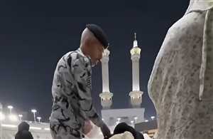 شاهد : فيديو يُشعل الجدل في مصر.. الأمن السعودي يوقف شخصًا ظهر في واقعة مشادة داخل الحرم المكي