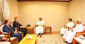 غروندبرغ يلتقي كبير مفاوضي الحوثيين في مسقط ويطالب بالإفراج عن موظفي الأمم المتحدة