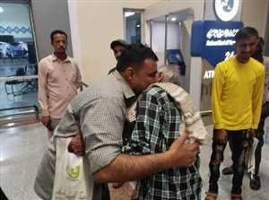 يا فرحة ما تمت ..احتجاز البحّار اليمني محمود حسين فور وصوله مطار عدن بعد الإفراج عنه من السجون الإيرانية