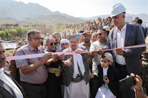 ثروات اليمن تُنهب ومحافظات تسقط..ورئيس البرلمان مشغول بافتتاح خزان في المعافر!