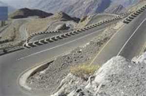 بعد ساعات من اجتماع الزبيدي في عدن.. ميليشيات الحوثي تفجّر طرقاً استراتيجية تربط البيضاء بالجنوب وتُشعل التوتر العسكري